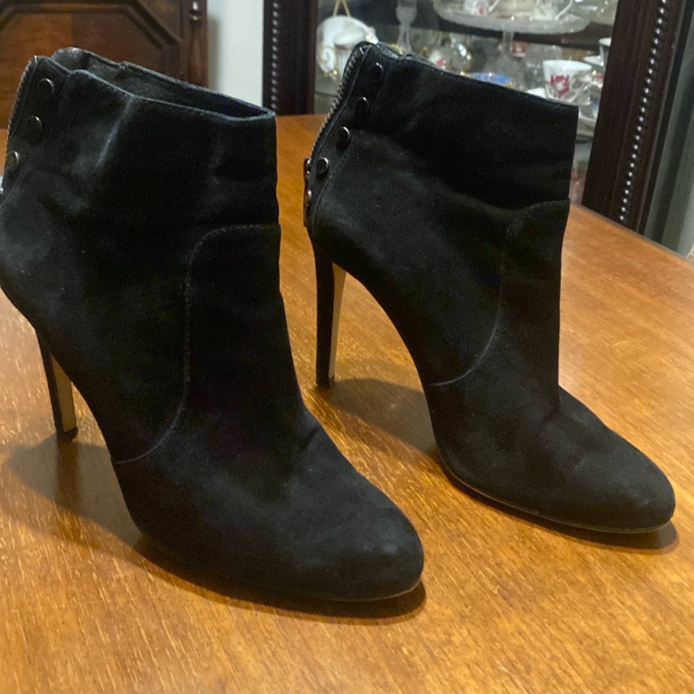 Black suede ankle boots Vince Camuto. Size 8 1/2. High-quality boot sturdy